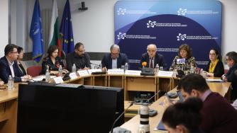 Държавата най-накрая закрепва ядрения регулатор с по-високи такси и повече ресурси