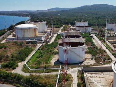 Вечерни новини: Продажбата на „Лукойл“ минава през ДАНС и кабинета; Проектът за 1200-километровия кабел под Черно море