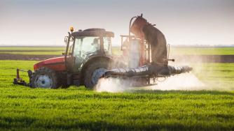 Инвестициите и производството в селското стопанство падат значително