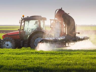 Инвестициите и производството в селското стопанство падат значително