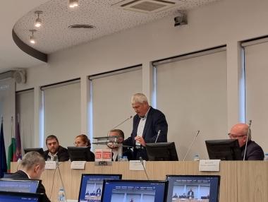 „Плачевен опит“: Премахването на плоския данък няма да реши бюджетните проблеми