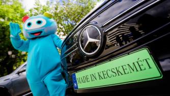 Mercedes мести 30% от производството си в Централна Европа