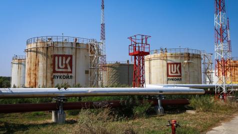 Великобритания наложи най-тежките санкции досега на „Лукойл“ и „Роснефт“