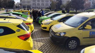 „Ценови картел“: Такситата в София ще возят по-скъпо от догодина