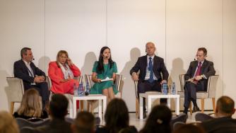 Българската икономика навлиза в нов етап на растеж и завишени рискове