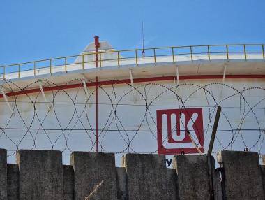 Вечерни новини: Сделката за „Лукойл“ минава през ДАНС и кабинета; Задават се директни полети до САЩ