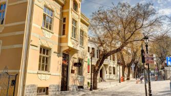 По колко човека се падат на един чиновник в различните общини на България?