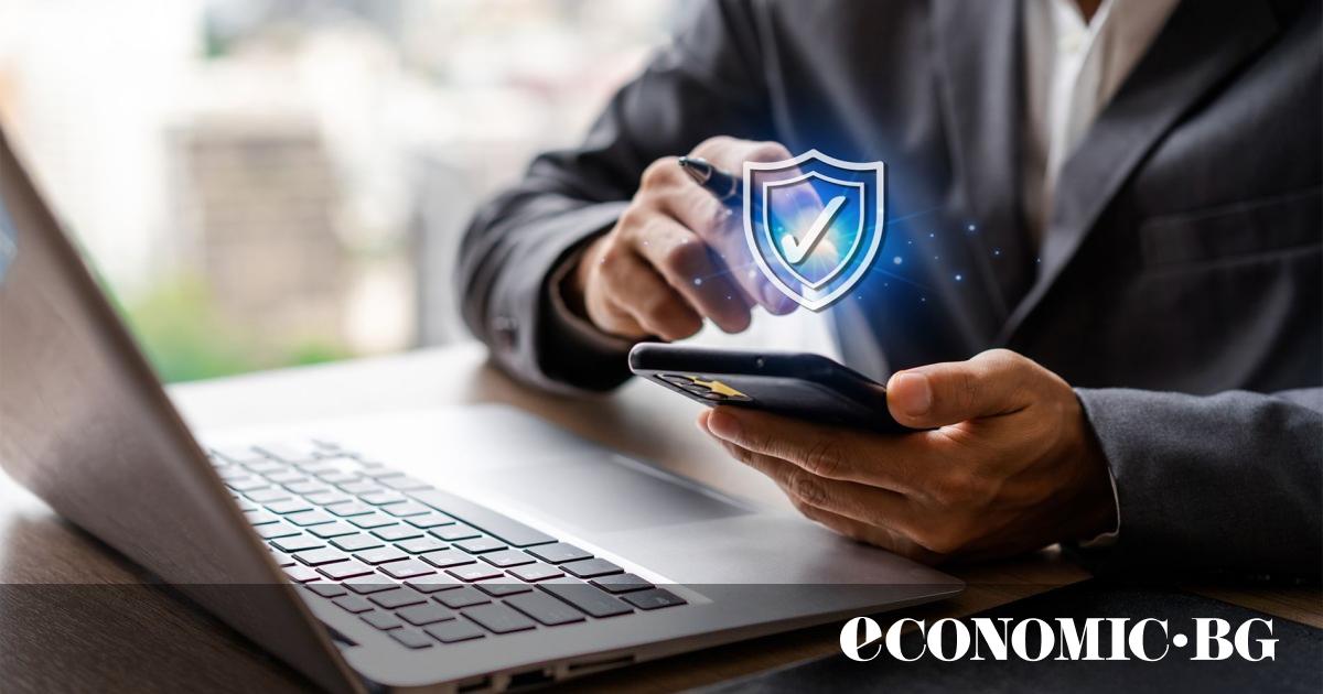 През април британският търговец на дребно Marks & Spencer става