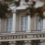 Държавата наказва работещия бизнес и поощрява държавните чиновници (Графики)