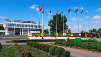 От сувенири с Путин до съветски обяди: Туристически бум в „мястото, което не съществува“