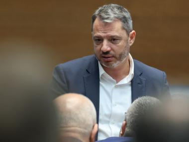 Бюджетната комисия набързо забрани износа на дизел и авиационно гориво