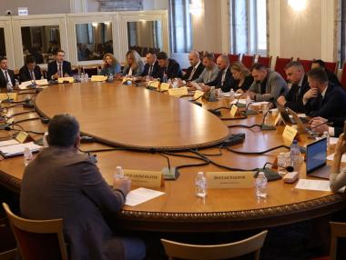 Комисията по енергетика набързо отхвърли ветото за „Лукойл“