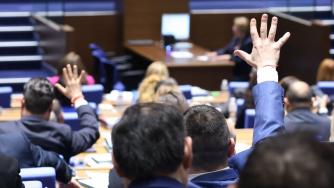 И парламентът скоростно отхвърли ветото на Радев за „Лукойл“