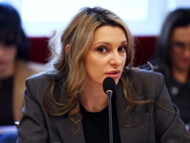 По невиждано бърза писта: Държавата национализира частично „Лукойл“