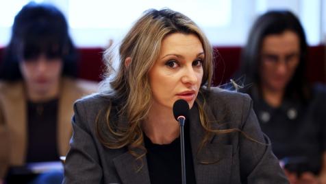 По невиждано бърза писта: Държавата национализира частично „Лукойл“