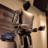 Защо хуманоидните роботи заемат централно място в плановете на Мъск за Tesla?