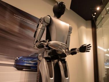 Защо хуманоидните роботи заемат централно място в плановете на Мъск за Tesla?