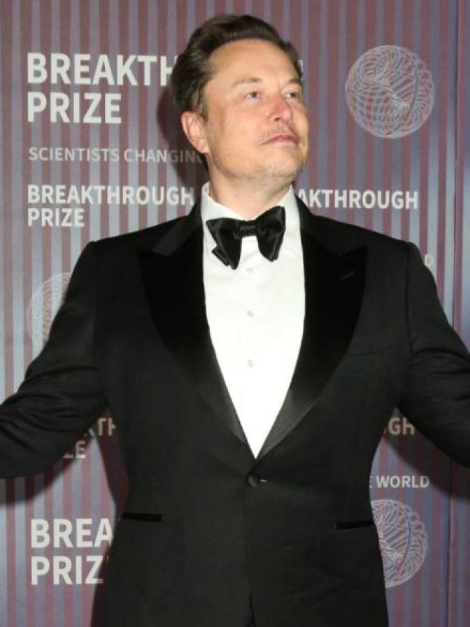 Мъск е напът да стане първият трилионер: Какво може да си купи с толкова пари?