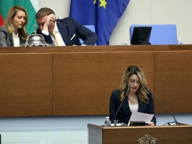 Вечерни новини: Държавата национализира „Лукойл“; Пътните проекти в Бюджет 2026