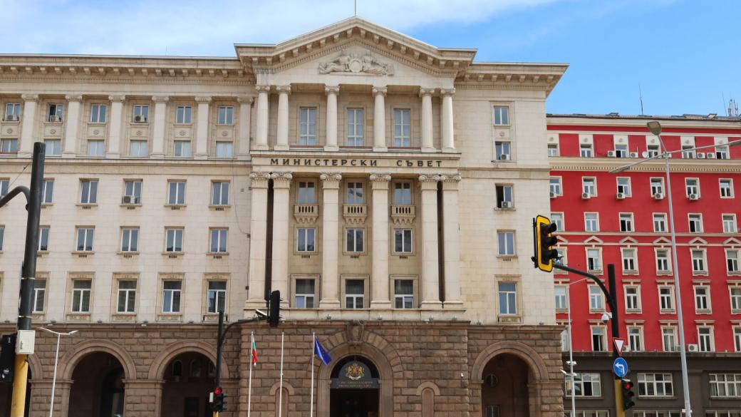 Какво да правим с работниците на държавата?