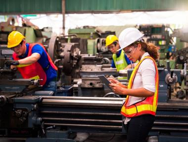 Въпреки скока през септември българската индустрия е под водата