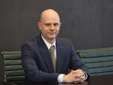 Коментар | Бюджет 2026 създава първото поколение гневни млади хора в България