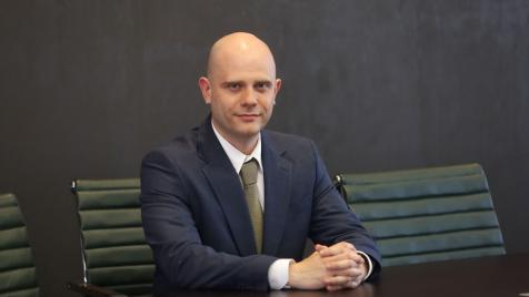 Коментар | Бюджет 2026 създава първото поколение гневни млади хора в България