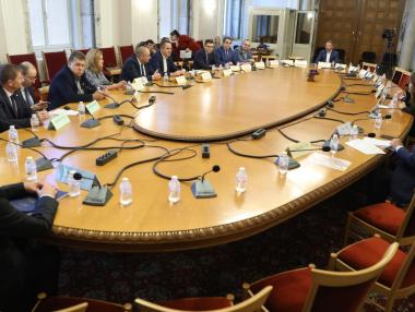 „Идеален цирк“: Обсъждането на Бюджет 2026 приключи за 10 минути в комисия