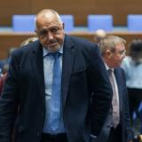 Български банки искат да спрат преждевременно работа си с „Лукойл“