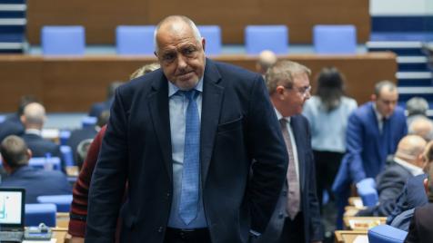 Български банки искат да спрат преждевременно работа си с „Лукойл“