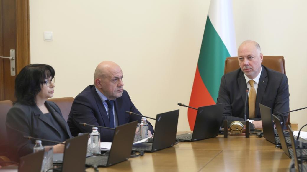 Вечерни новини: Кабинетът прие „лошия“ си бюджет; Тунелът под Петрохан буксува