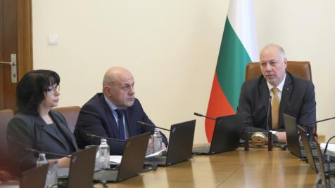 Вечерни новини: Кабинетът прие „лошия“ си бюджет; Тунелът под Петрохан буксува