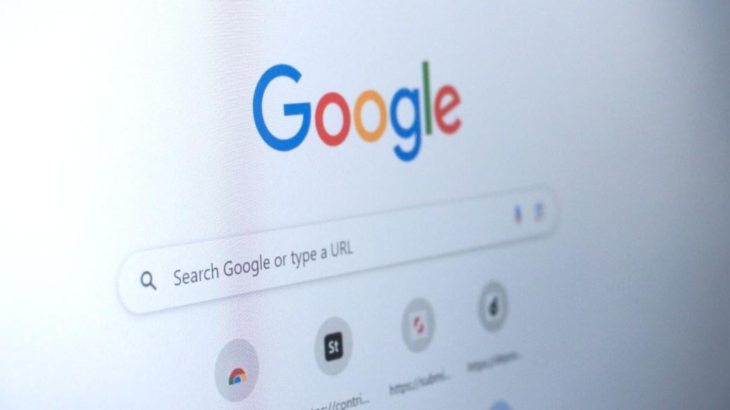 ЕК разследва Google за понижаване на новинарски сайтове в резултатите при търсене