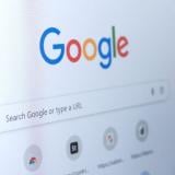 ЕК разследва Google за понижаване на новинарски сайтове в резултатите при търсене