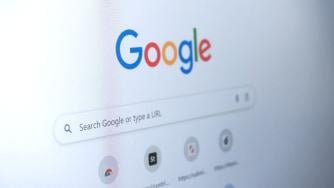 ЕК разследва Google за понижаване на новинарски сайтове в резултатите при търсене