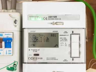 Министерството на финансите не изплаща европарите за „умни“ електромери