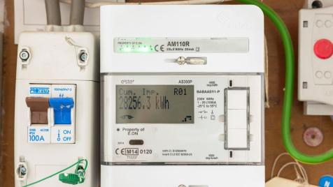 Министерството на финансите не изплаща европарите за „умни“ електромери