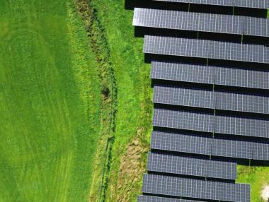 Най-големият соларен парк във Великобритания чертае утрешния енергиен модел