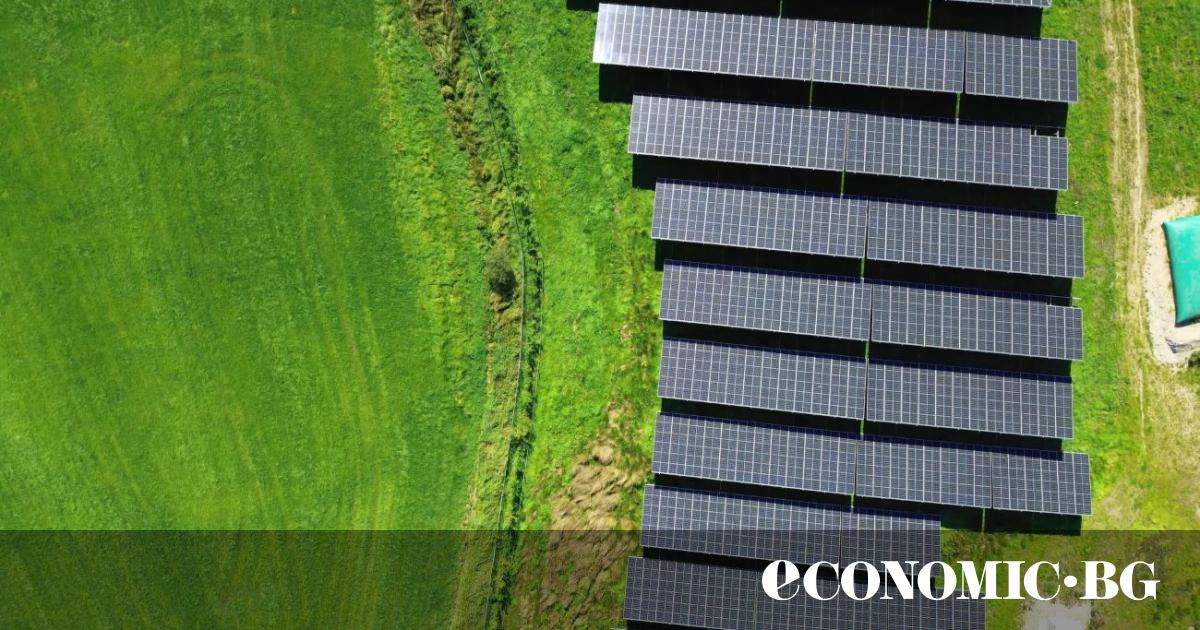 С повече от половин милион соларни панели, издигнати на 3