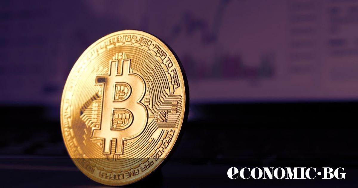 Първата, най-голяма и най-скъпа криптовалута в света, биткойн, падна под