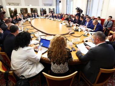 Бюджетната комисия прие „силно дисбалансиращия“ социален бюджет