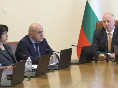 Какъв ще е дългът на България в края на мандата на кабинета „Желязков“? (Графики)