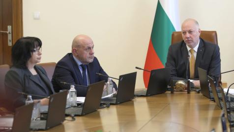 Какъв ще е дългът на България в края на мандата на кабинета „Желязков“? (Графики)