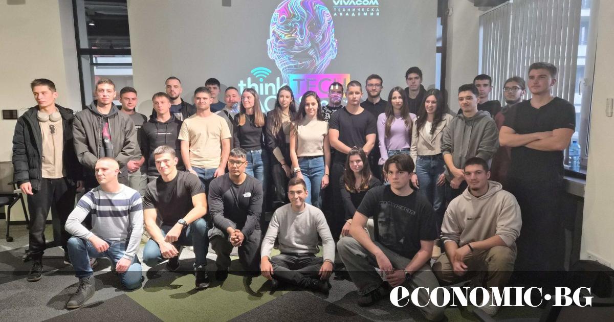 С обновена програма, нови курсове и почти удвоен брой участници