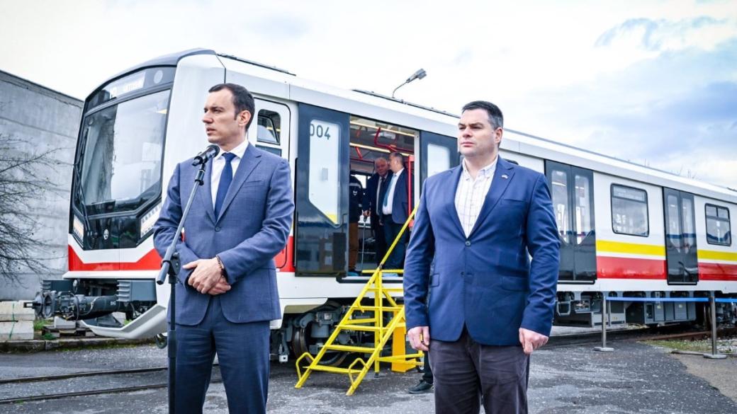 „Шкода“ достави първия от новите влакове за столичното метро (галерия)