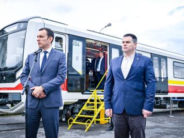 „Шкода“ достави първия от новите влакове за столичното метро (галерия)