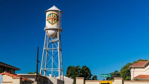 Netflix, Paramount и Comcast вече наддават за Warner Bros