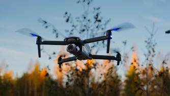 Проблемът с дроновете в Европа: Защо летищата затварят толкова често