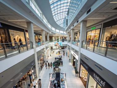 Икономическият растеж е на ръба: зависим от потреблението и със структурни рискове