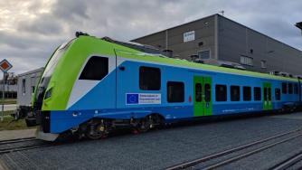 Новите влакове „Шкода“ тръгват по релсите в България напролет (снимки)